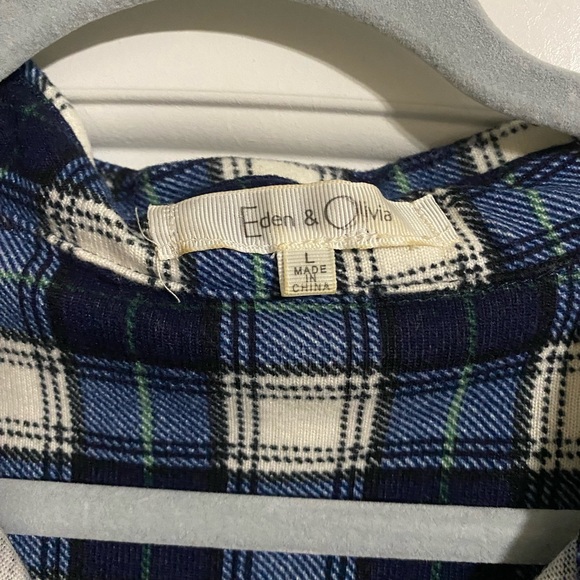 Blue and White Plaid Button-Up Shirt - Picture 4 of 4